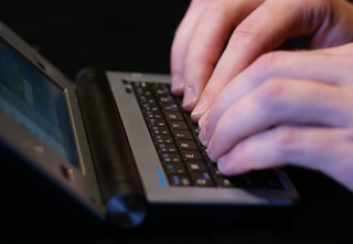 Illustration for article titled UMID's Mini Netbook Makes Eees Look Massive